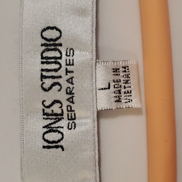 Jones Studio layering sleeveless top - Picture 2 of 3